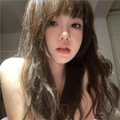 穿条纹衣的男孩