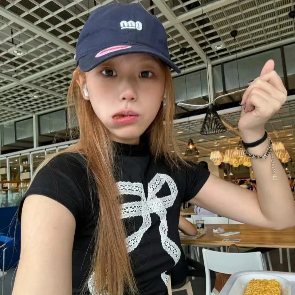 一个女孩和一个男孩